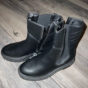 NWT womens boots